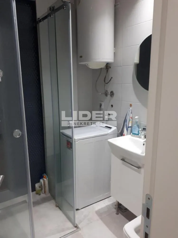 Izdavanje, dvosoban stan, 55m², Savski Venac, Beograd