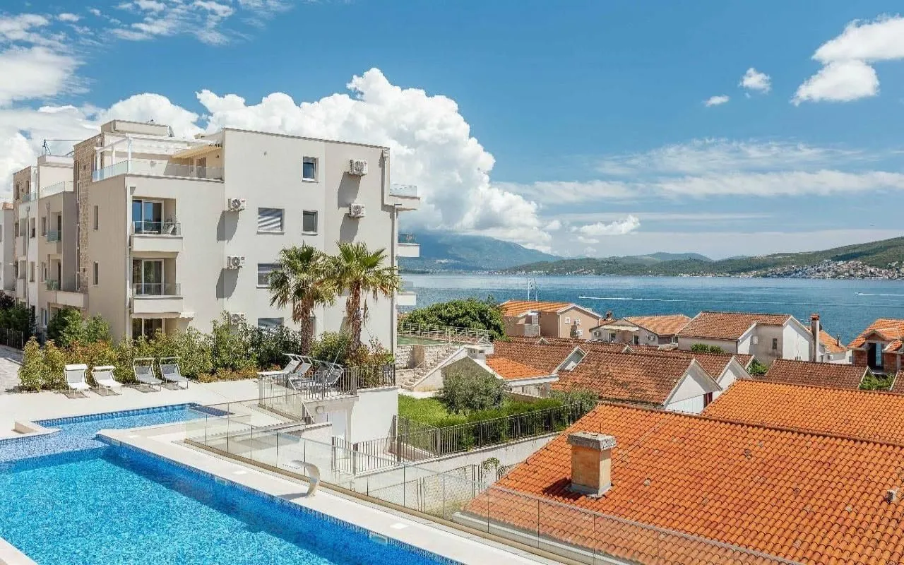 Prodaja, dvosoban stan, 138m², Baošići, Herceg Novi