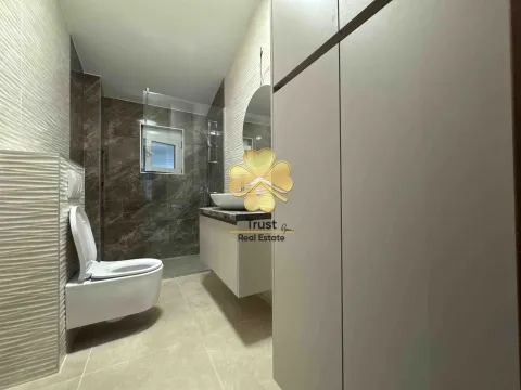 Izdavanje, kuća, 180m², Vranići, Podgorica - image 16