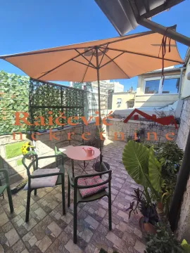 Prodaja, četvorosoban stan, 141m², Slavija, Vračar Sve Podlokacije - image 13