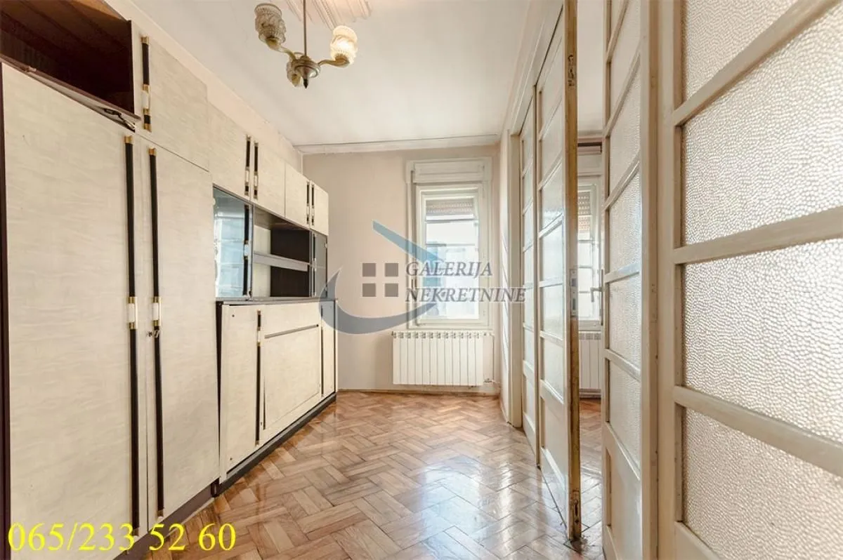 Prodaja, trosoban stan, 77m², Stari Grad, Beograd
