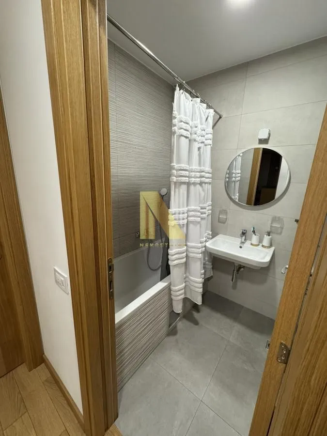 Izdavanje, dvosoban stan, 58m², Centar, Novi Sad
