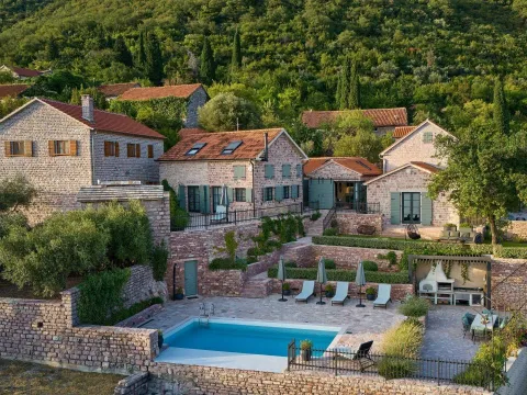 Prodaja, kuća, 293m², Gornja Lastva, Tivat