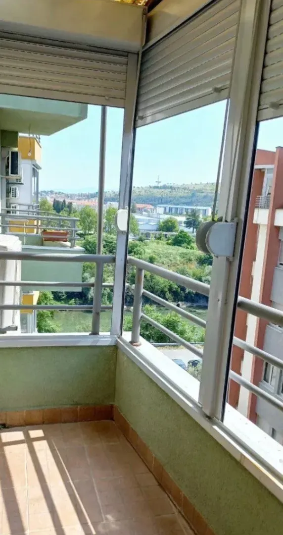 Izdavanje, jednosoban stan, 55m², 1 maj, Podgorica