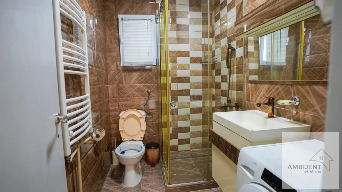 Prodaja, kuća, 131m², Zemun Ugrinovci, Zemun Sve Podlokacije