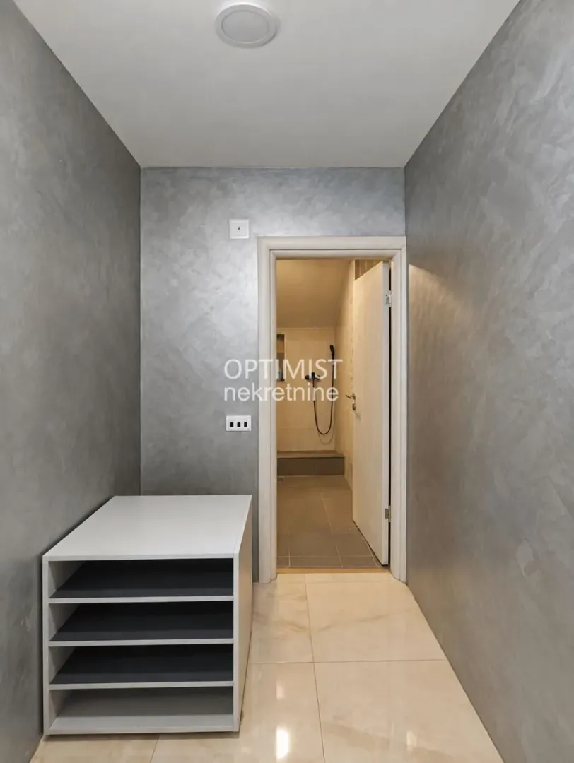 Prodaja, četvorosoban stan, 134m², Železnik, Beograd