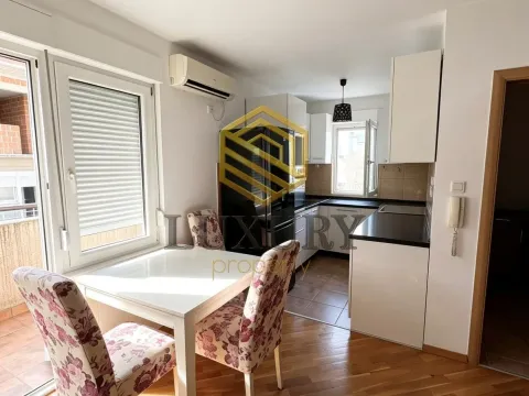 Rent, two bedroom apartment, 55m², Blok 9, Podgorica - image 6
