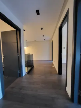 Izdavanje, stan, 200m², Kalenić Pijaca, Vračar Sve Podlokacije - image 11