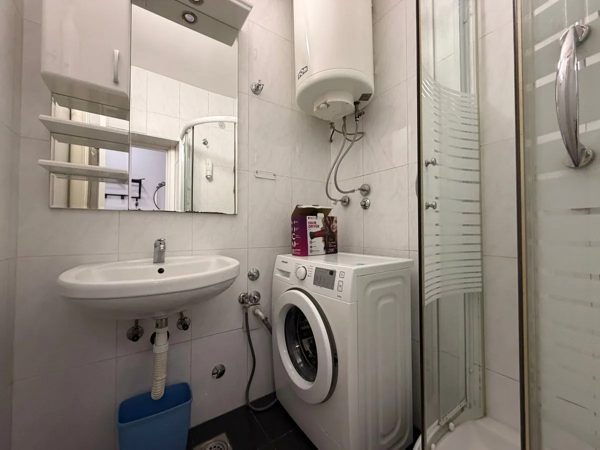 Izdavanje, trosoban stan, 67m², Novi Beograd Blok 21, Novi Beograd Sve Podlokacije