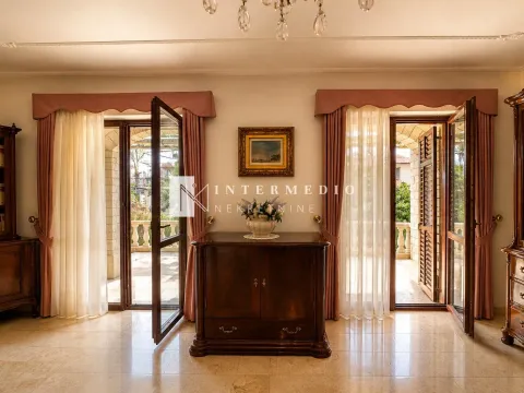 Prodaja, kuća, 191m², Igalo, Herceg Novi - image 2