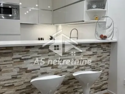 Izdavanje, trosoban stan, 70m², Zemun Cara Dušana, Zemun Sve Podlokacije - image 5