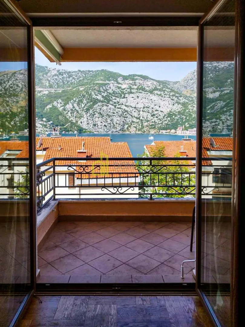 Rent, two bedroom apartment, 72m², Kotor, Crna Gora