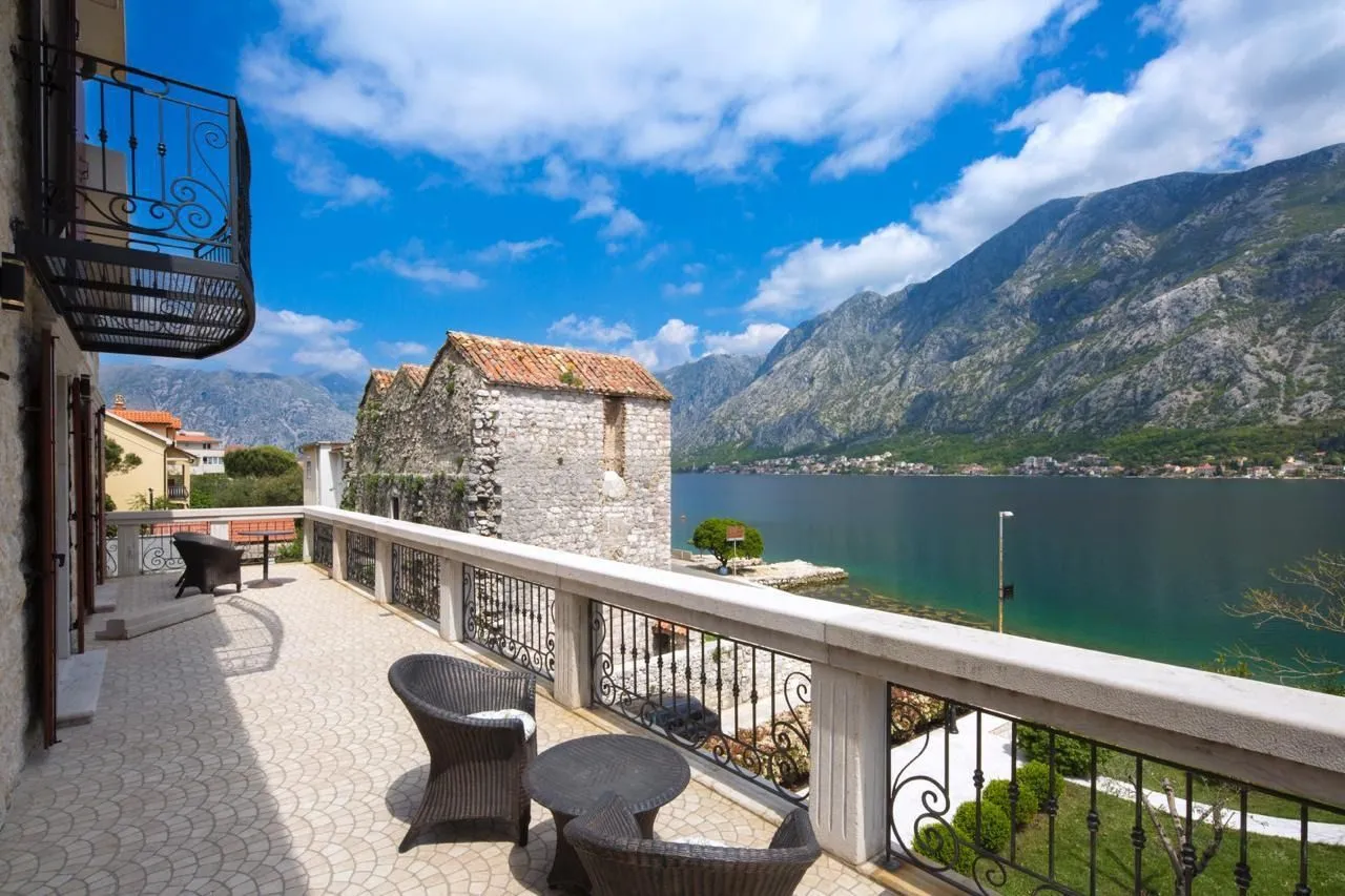 Sale, house, 690m², Prčanj, Kotor