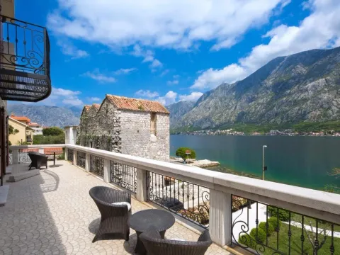 Prodaja, kuća, 690m², Prčanj, Kotor - image 9