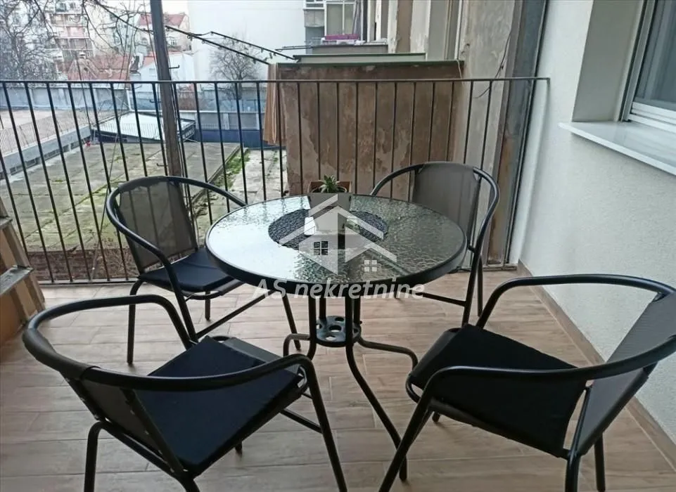 Izdavanje, dvosoban stan, 42m², Vračar Sve Podlokacije, Beograd