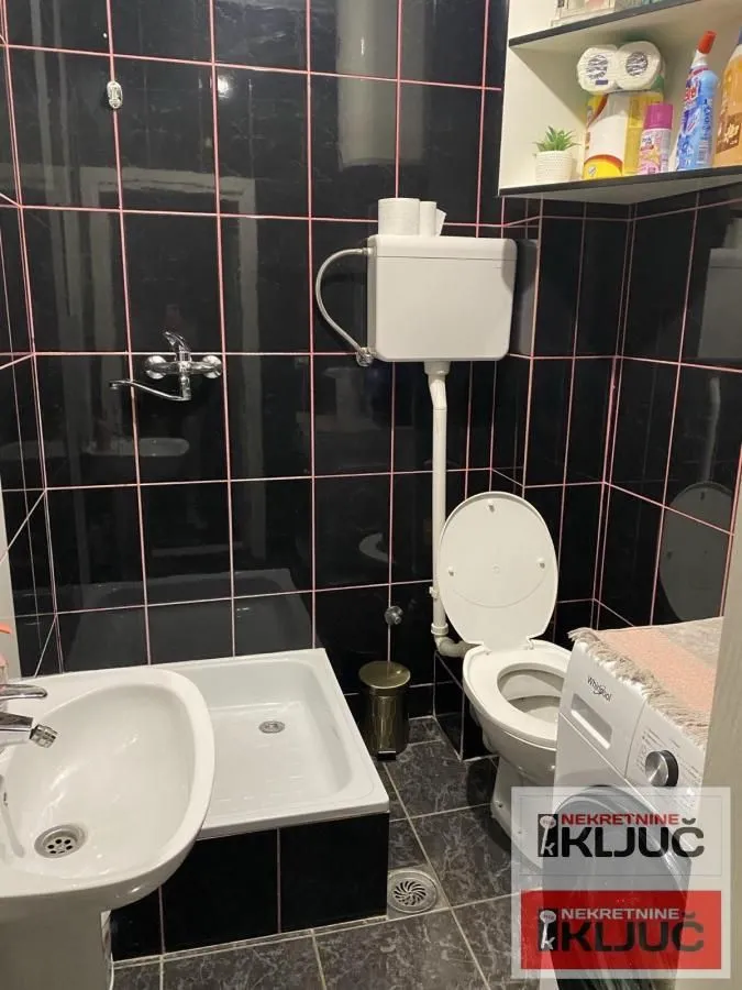Prodaja, četvorosoban stan, 98m², Bulevar patrijarha Pavla, Novi Sad Sve Podlokacije
