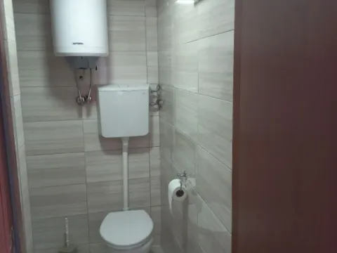 Izdavanje, jednosoban stan, 70m², Centar, Tivat - image 7