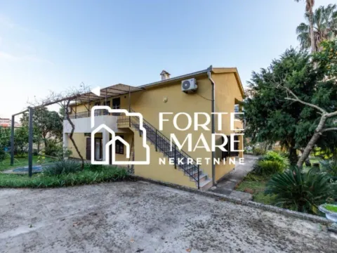 Prodaja, kuća, 241m², Đenovići, Herceg Novi - image 1