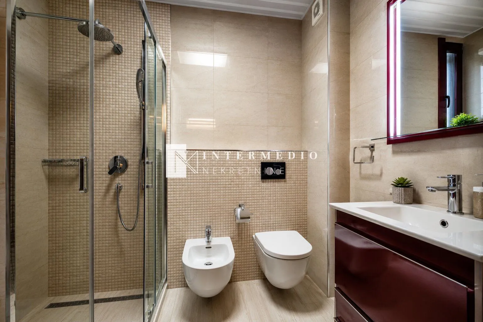 Prodaja, dvosoban stan, 96m², Pržno, Budva