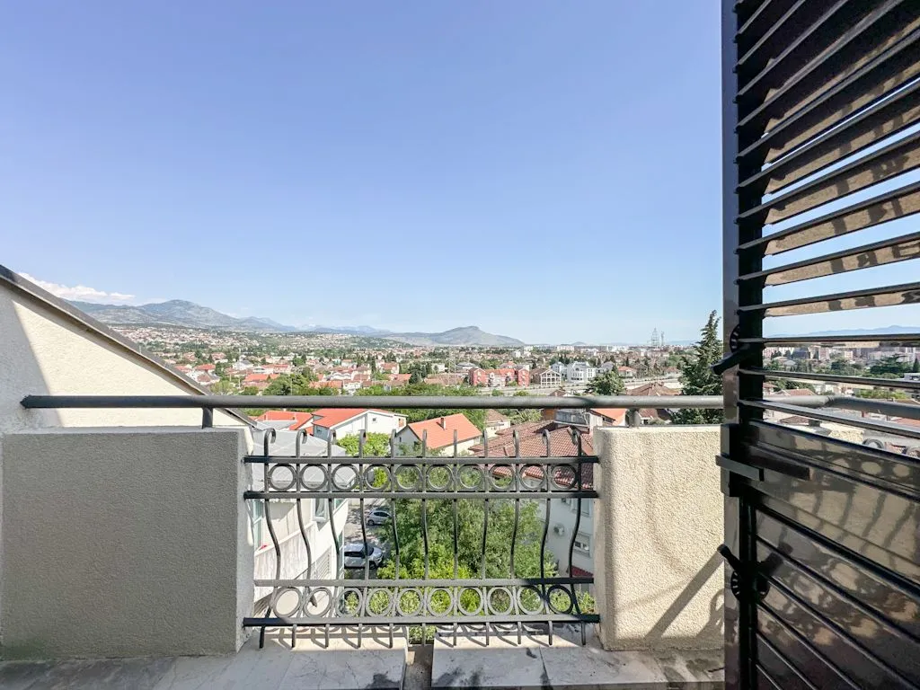 Izdavanje, kuća, 250m², Gorica C, Podgorica