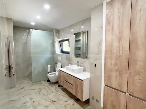 Rent, house, 240m², Tivat, Crna Gora - image 11