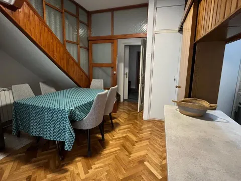 Izdavanje, trosoban stan, 120m², Centar, Podgorica - image 8