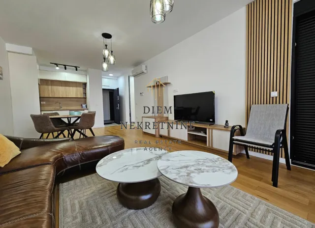 Izdavanje, jednosoban stan, 70m², Centar, Bar