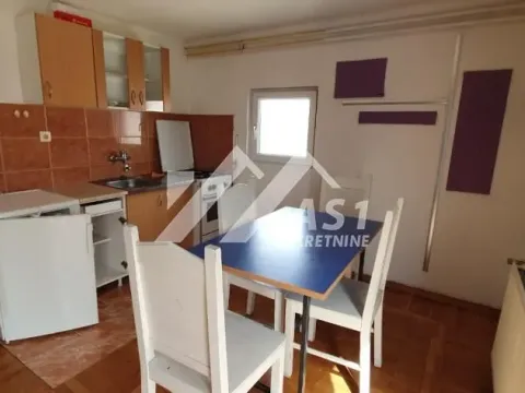 Izdavanje, kuća, 2500m², Bukovački plato, Petrovaradin - image 10