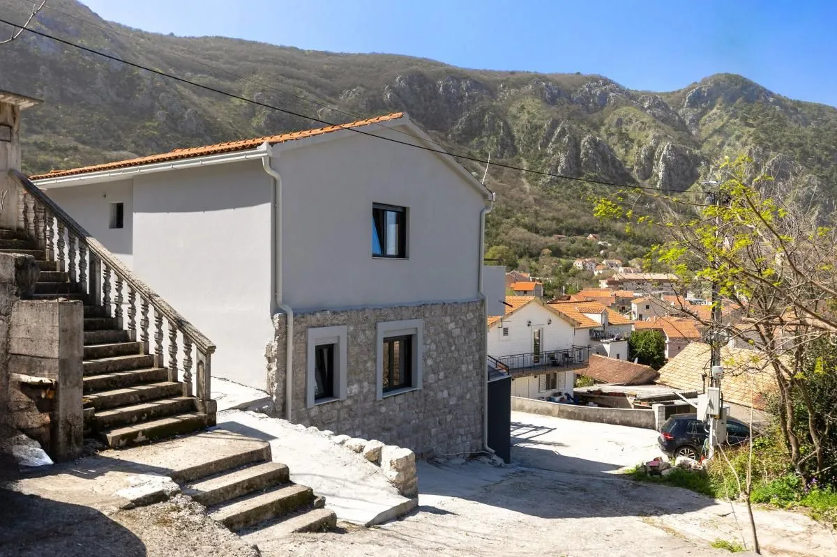 Sale, house, 160m², Škaljari, Kotor