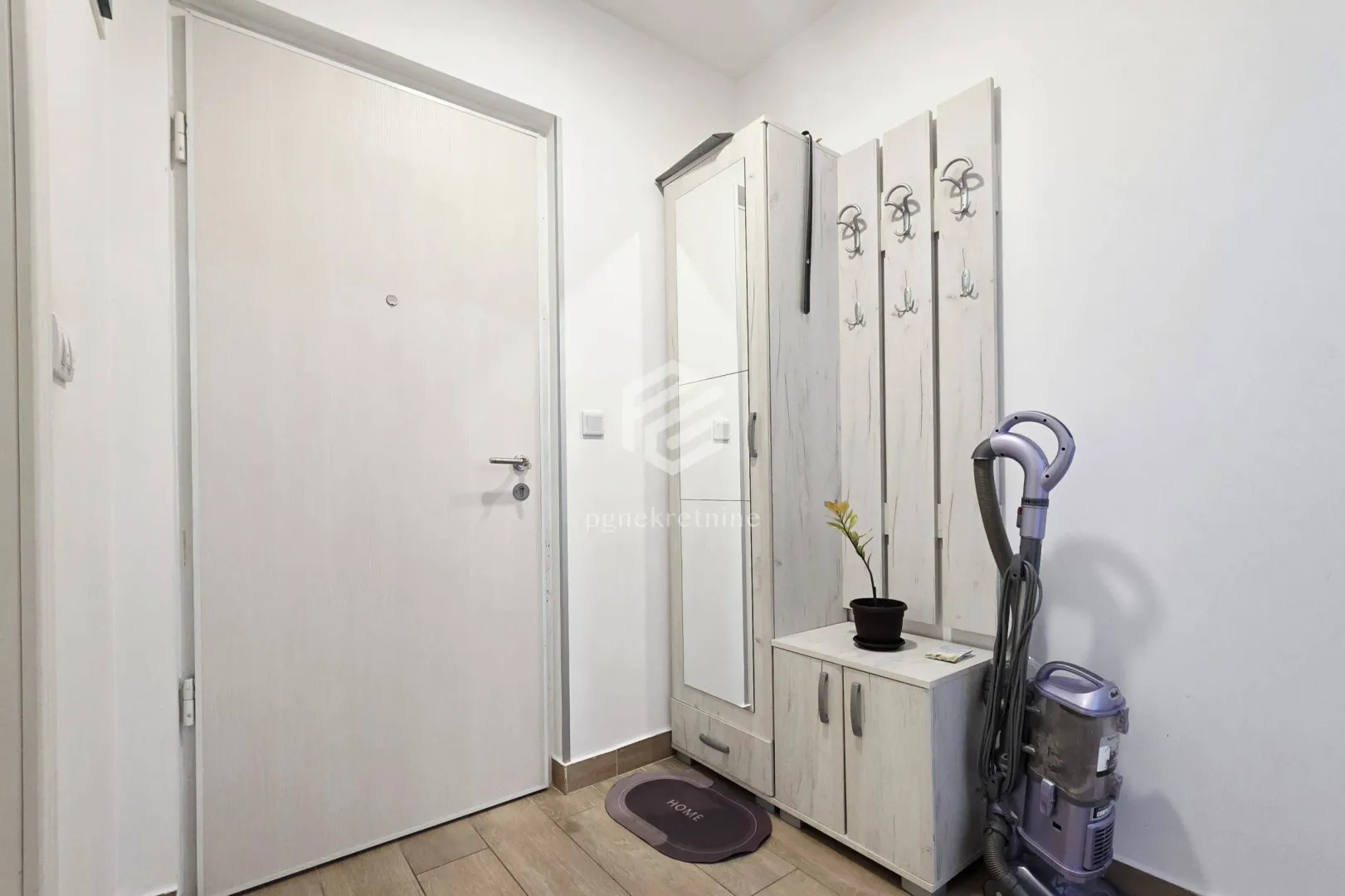 Rent, one bedroom apartment, 44m², Stari Aerodrom, Podgorica