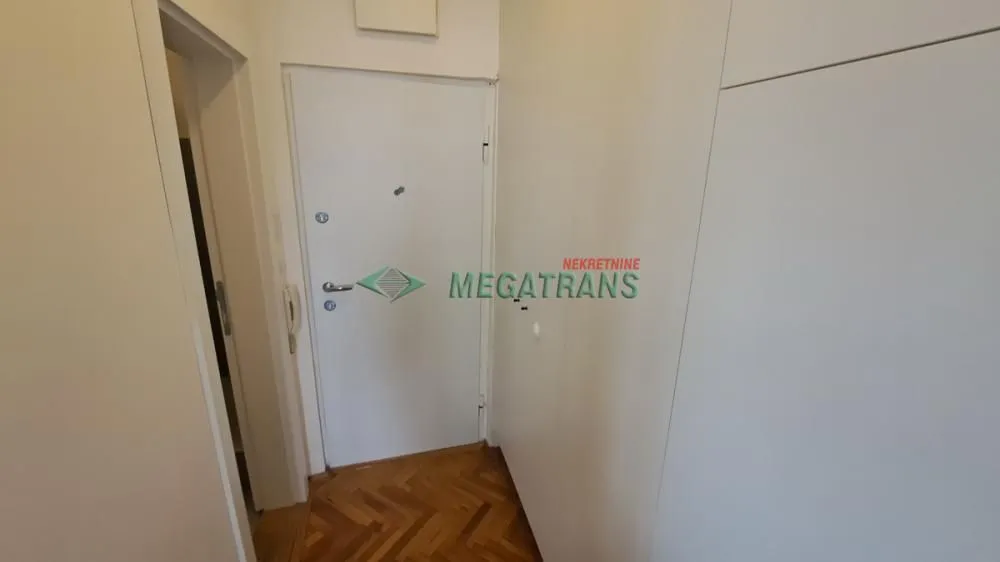 Izdavanje, stan, 26m², Centar, Novi Sad