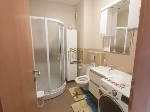 Izdavanje, dvosoban stan, 90m², Centar, Podgorica - image 7