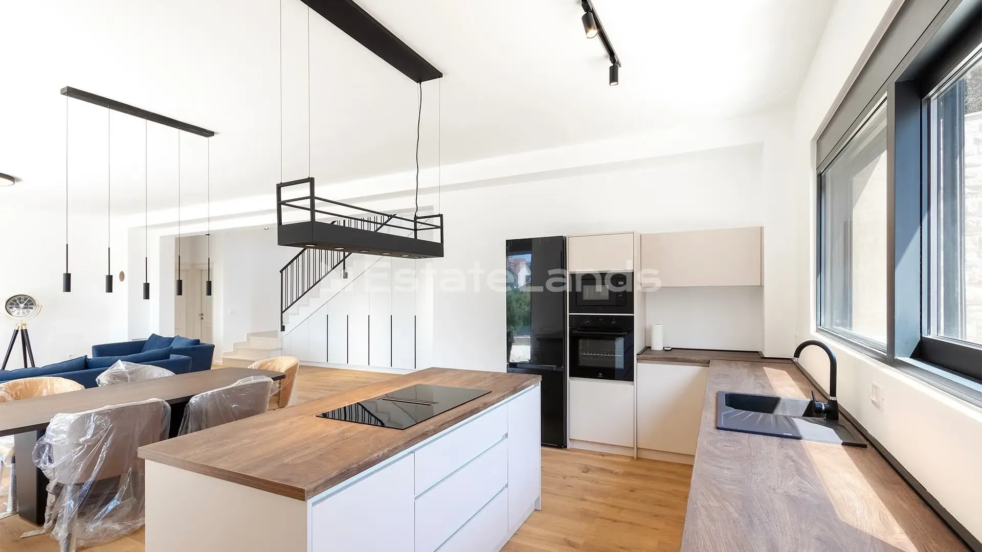 Rent, house, 183m², Kava, Tivat