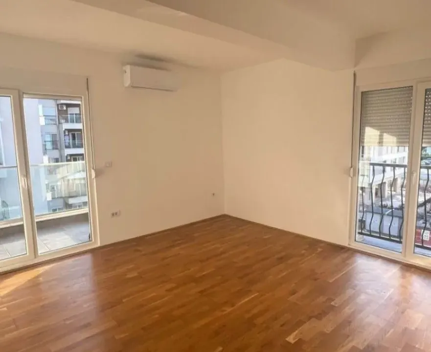 Izdavanje, dvosoban stan, 62m², Stari Aerodrom, Podgorica