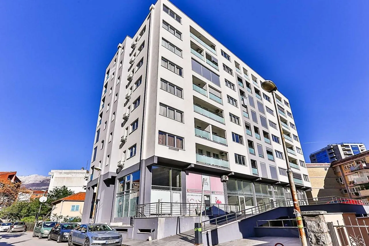 Izdavanje, jednosoban stan, 41m², Budva, Crna Gora