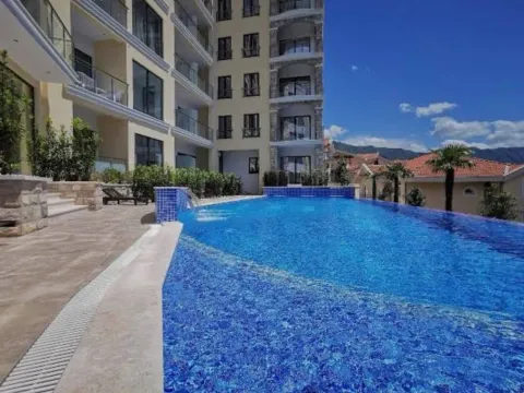 Sale, two bedroom apartment, 83m², Bečići, Budva - image 1