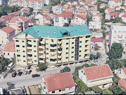 Prodaja, jednosoban stan, 40m², Stari Aerodrom, Podgorica - image 1