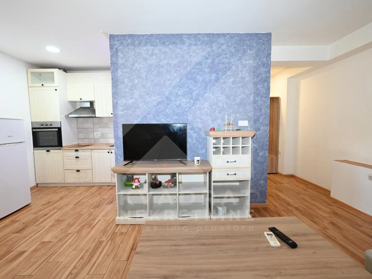 Izdavanje, jednosoban stan, 43m², 1 maj, Podgorica