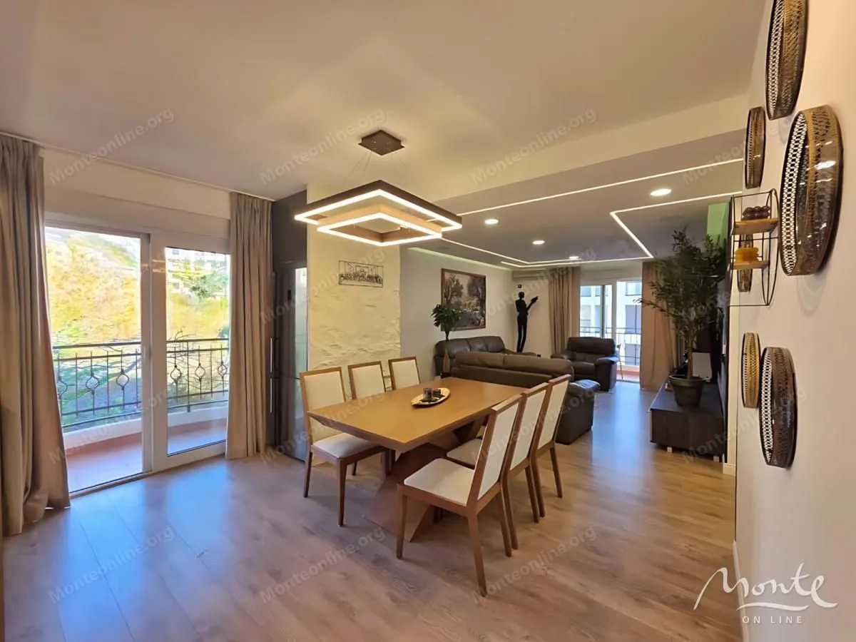 Sale, three bedroom apartment, 106m², Bečići, Budva