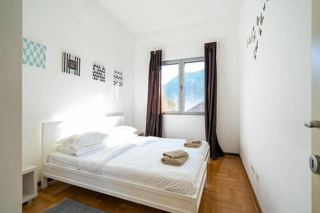 Prodaja, dvosoban stan, 84m², Morinj, Kotor