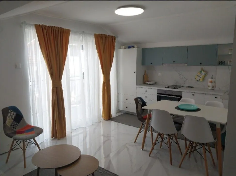 Izdavanje, jednosoban stan, 41m², Kalimanj, Tivat