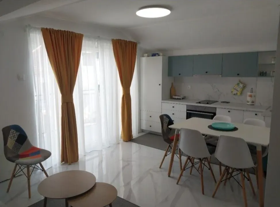 Izdavanje, jednosoban stan, 41m², Kalimanj, Tivat