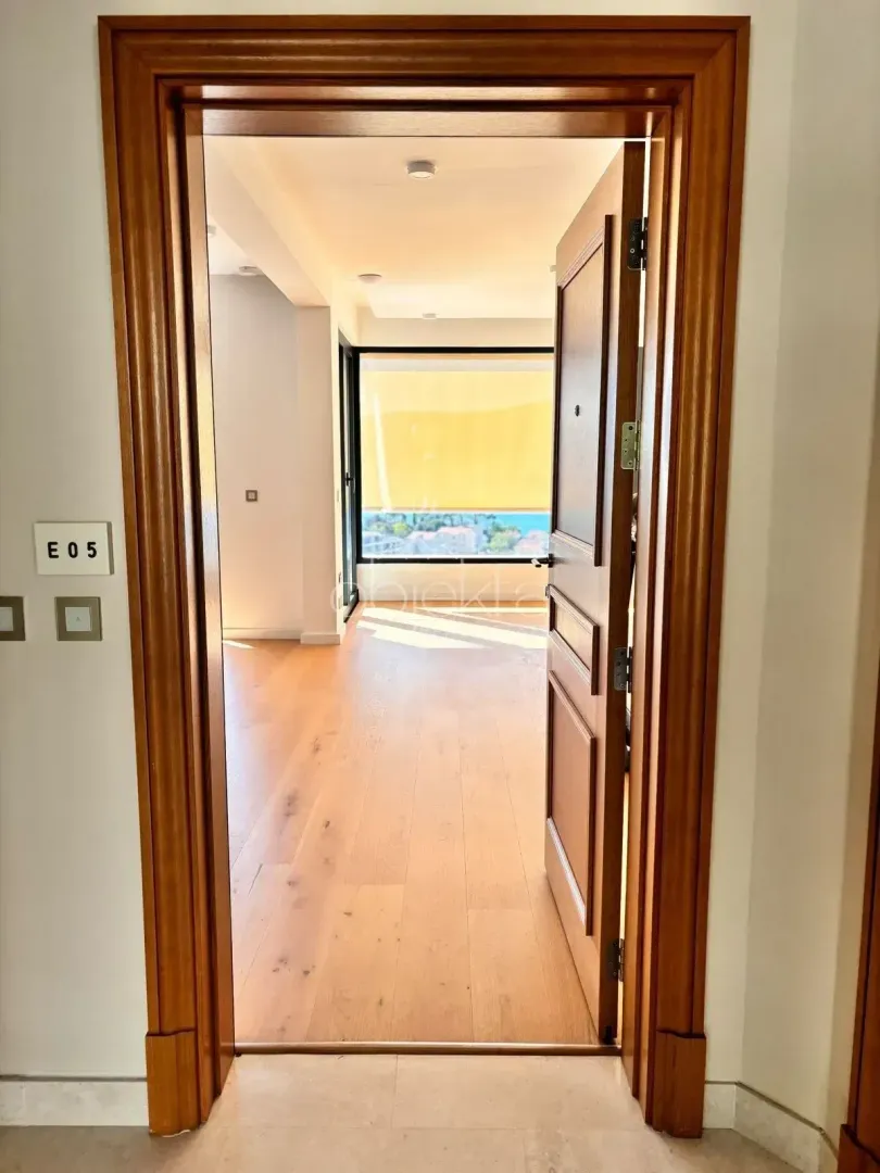 Prodaja, dvosoban stan, 103m², Tivat, Crna Gora