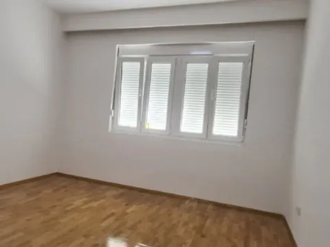 Izdavanje, stan, 57m², Podgorica, Crna Gora - image 1