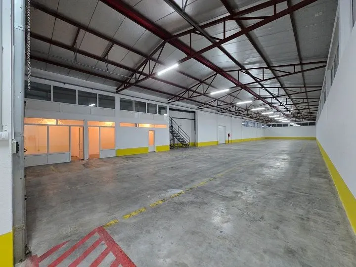 Izdavanje, poslovni prostor, 450m², Šimanovci, Pećinci