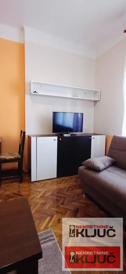 Izdavanje, garsonjera, 27m², Centar, Novi Sad