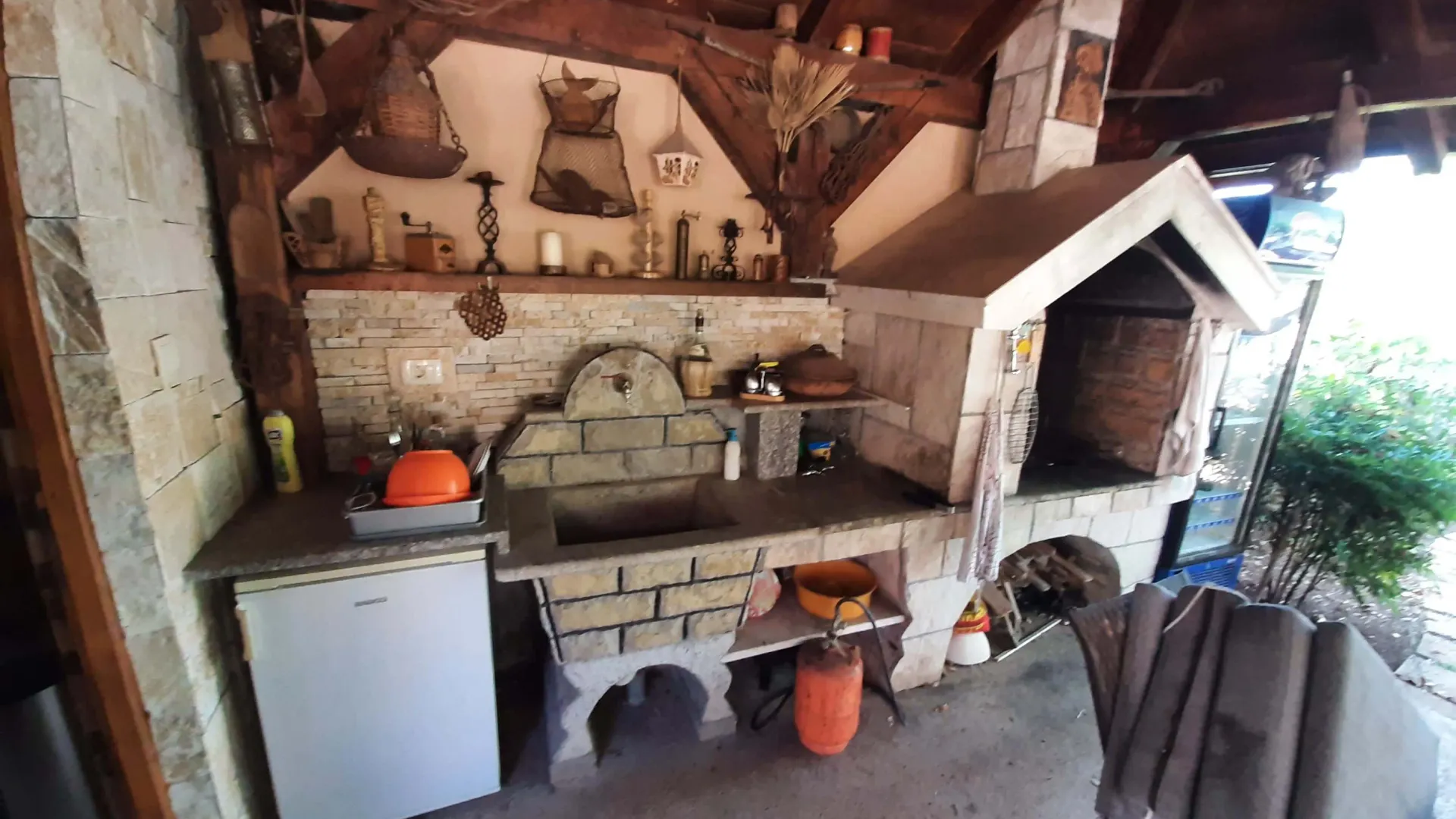Izdavanje, kuća, 100m², Mareza, Podgorica