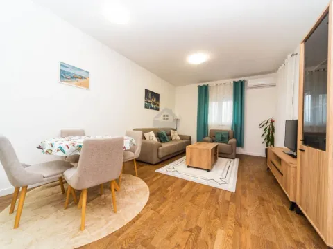 Izdavanje, jednosoban stan, 48m², Stari Aerodrom, Podgorica - image 2