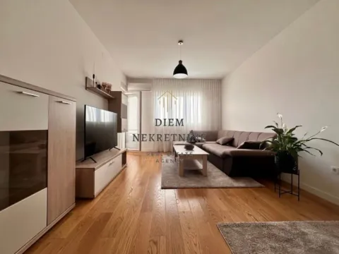 Izdavanje, jednosoban stan, 48m², Central Point, Podgorica