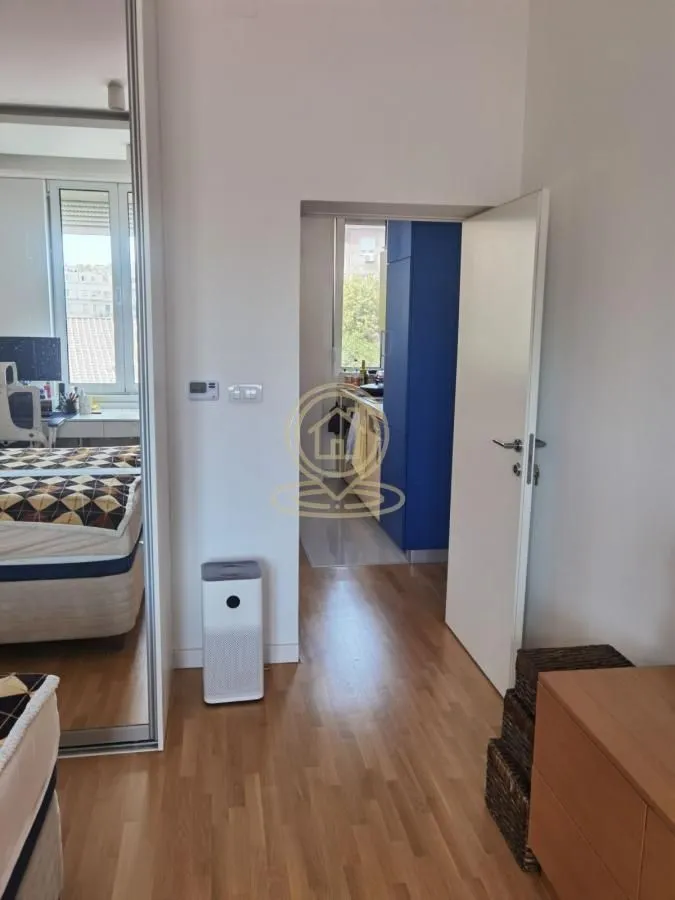 Izdavanje, trosoban stan, 60m², Skadarlija, Beograd